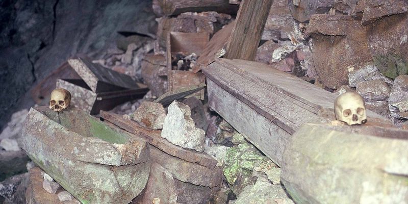 9. Modern Treasure Hunters Have Stolen Skulls