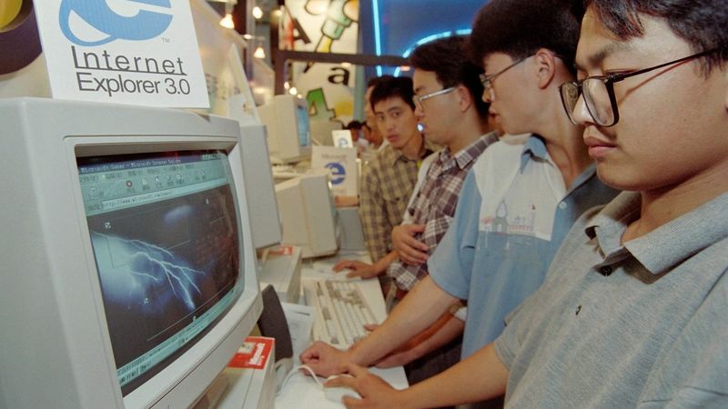 The Rise of the Internet (1990s)