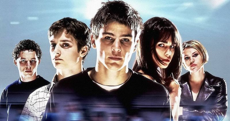 The Faculty (1998) – Josh Hartnett, Jordana Brewster, Elijah Wood
