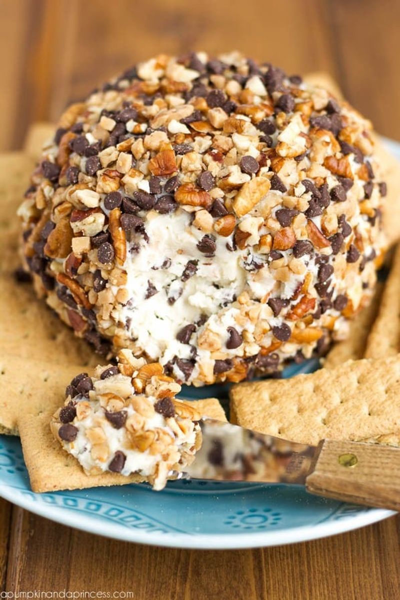 Cheese Ball with Graham Crackers
