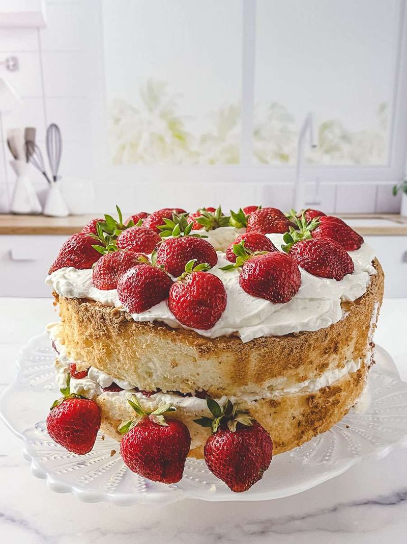 Angel Food Cake with Strawberries