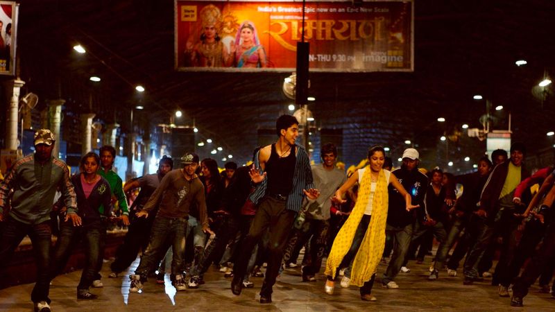 Slumdog Millionaire's Train Top Choreography