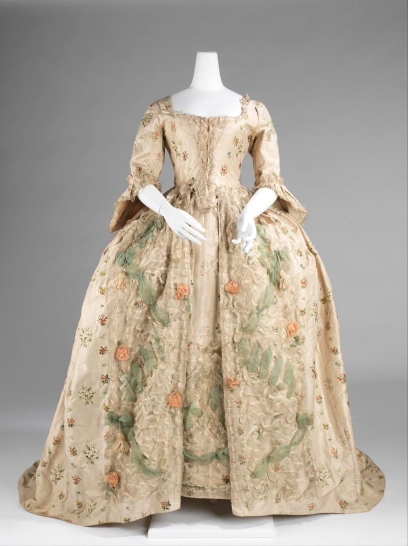 Panniers (1700s France)