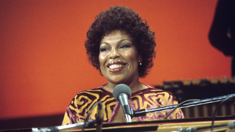 Roberta Flack: The Velvet Voice of Soul