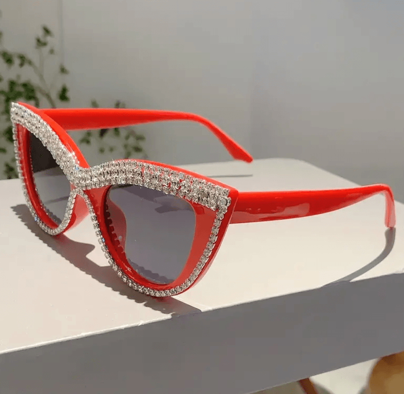 Cat-Eye Sunglasses: Feline Frames for Flirtation