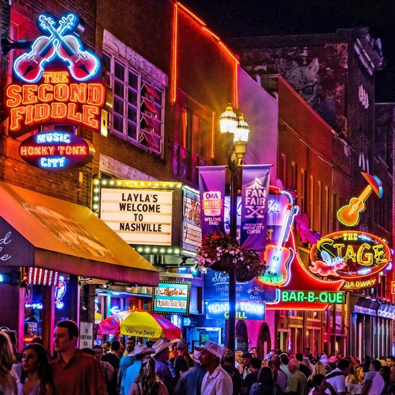 Nashville, TN – Country Glitz, Tourist Blitz