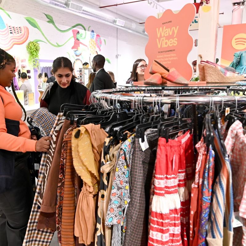 Thrift Store & Vintage Fashion