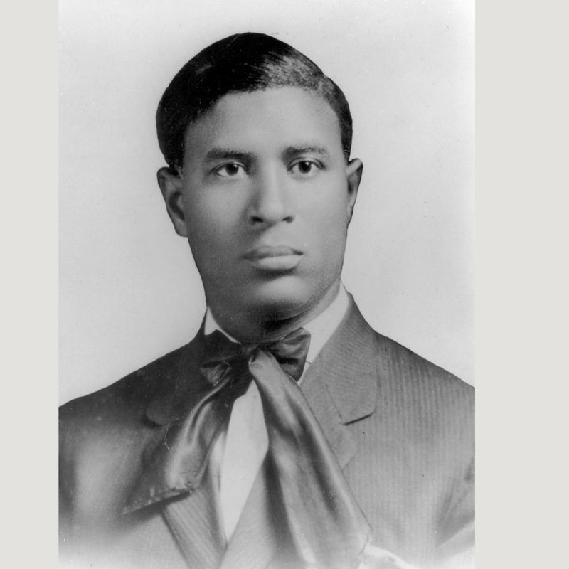 Garrett Morgan (1877–1963) – The Traffic Light & Gas Mask Inventor