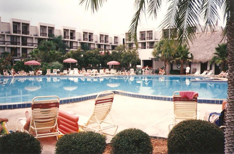 The Court of Flags Motor Hotel & Attractions