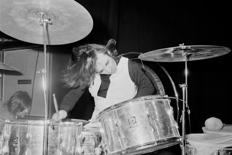 Keith Moon Passes Out Mid-Show (1973)