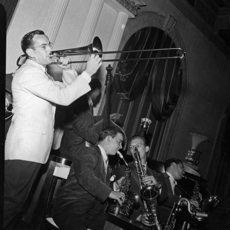 “In the Mood” – Glenn Miller (1939)