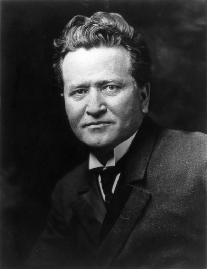 Robert M. La Follette Sr., U.S. senator & presidential candidate, died in 1925