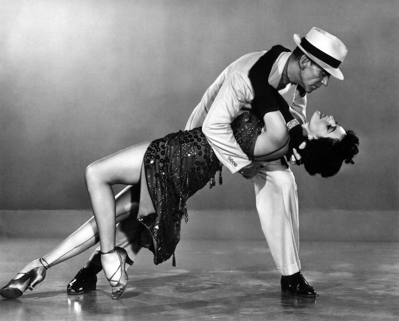 “The Girl Hunt Ballet” – The Band Wagon (1953)