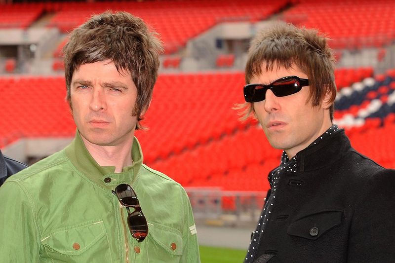 Oasis – The Gallagher Brothers’ Never-Ending War