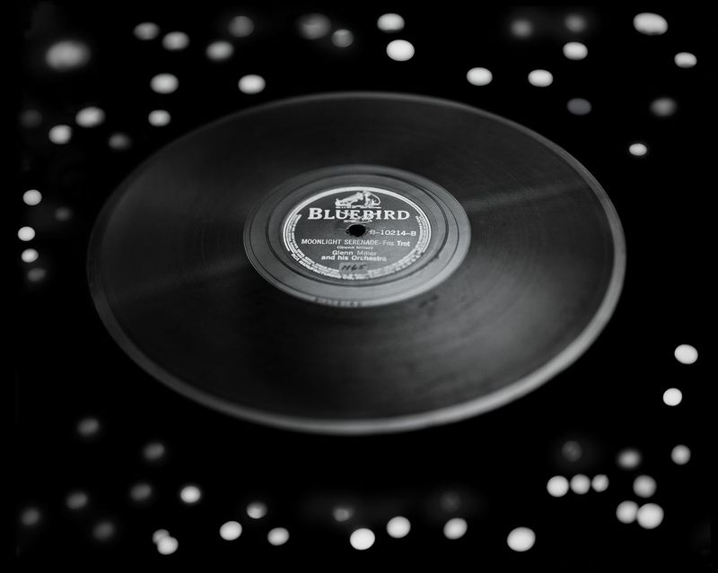 “Moonlight Serenade” – Glenn Miller (1939)