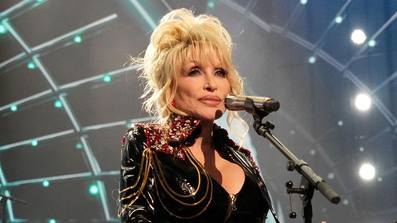 Dolly Doesn’t Hold a Grudge