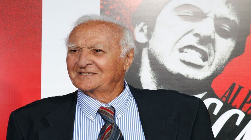 Robert Loggia