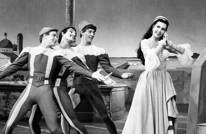 “Too Darn Hot” – Kiss Me Kate (1953)
