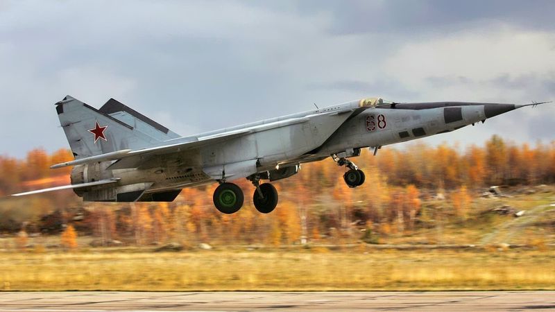 MiG-25R 