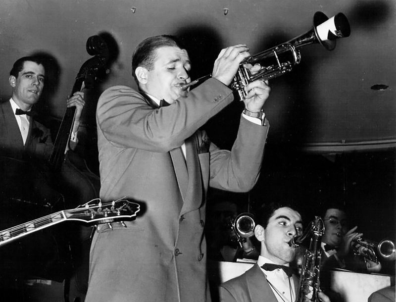 Bunny Berigan, American singer and trumpet player, 1942