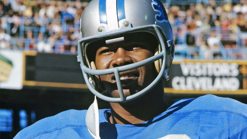 Charlie Sanders, Football player, 2015