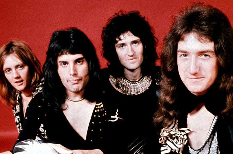We Will Rock You / We Are the Champions – Queen