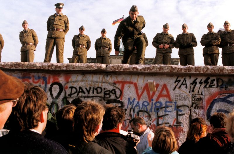 Real Moment: Fall of the Berlin Wall