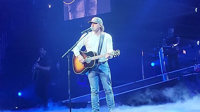 “Chasin’ You” – Morgan Wallen (2024)