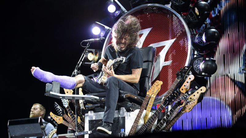 Dave Grohl Breaks His Leg, Keeps Playing (2015)