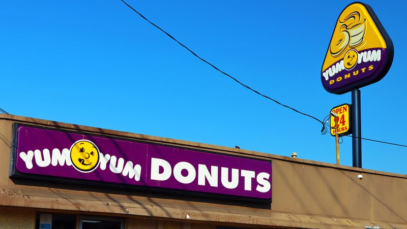 Yum Yum Donuts (Sandwich Line)
