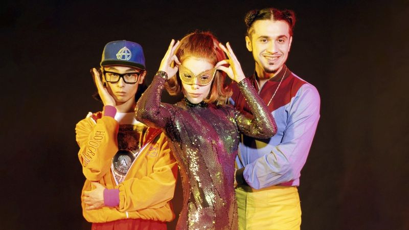 “Groove Is in the Heart” – Deee-Lite (1990)