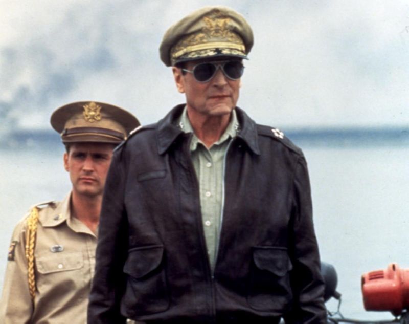 Laurence Olivier – Inchon (1981)