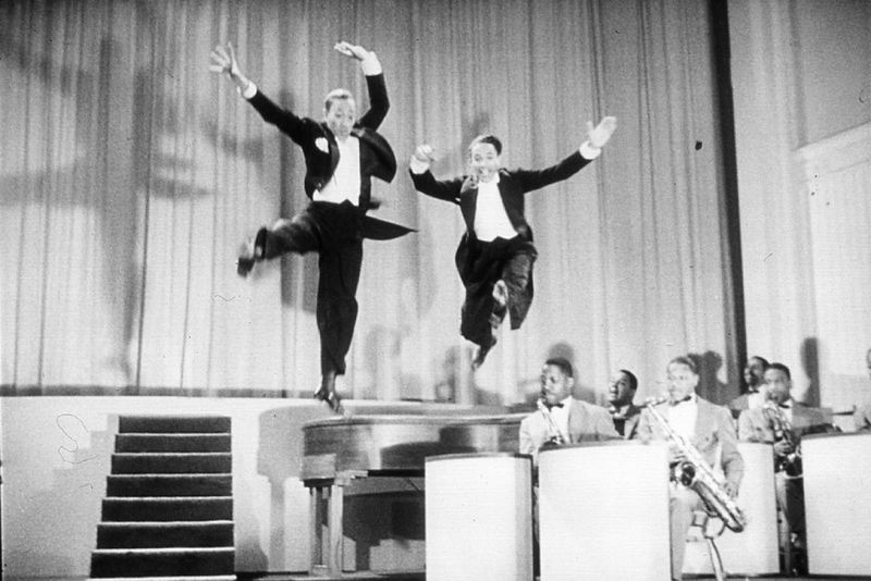 “Jumpin’ Jive” – Stormy Weather (1943)