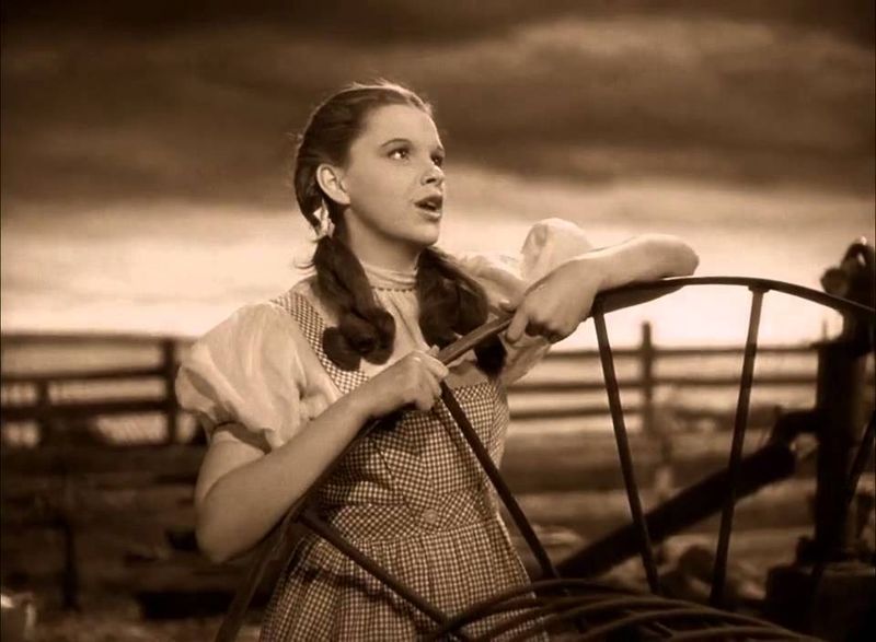 “Over the Rainbow” – Judy Garland (1939)