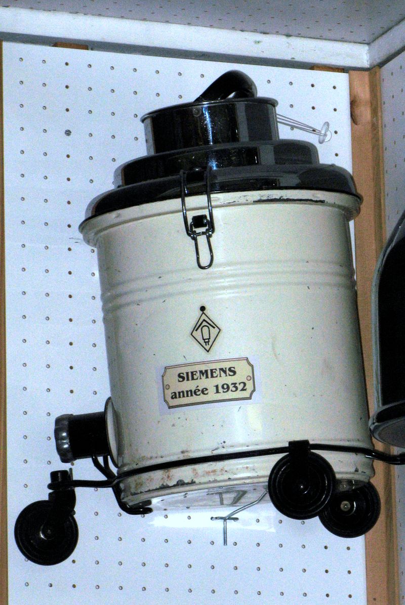 “Nuclear-powered vacuum cleaners will be a reality in 10 years.” – Alex Lewyt (1955)