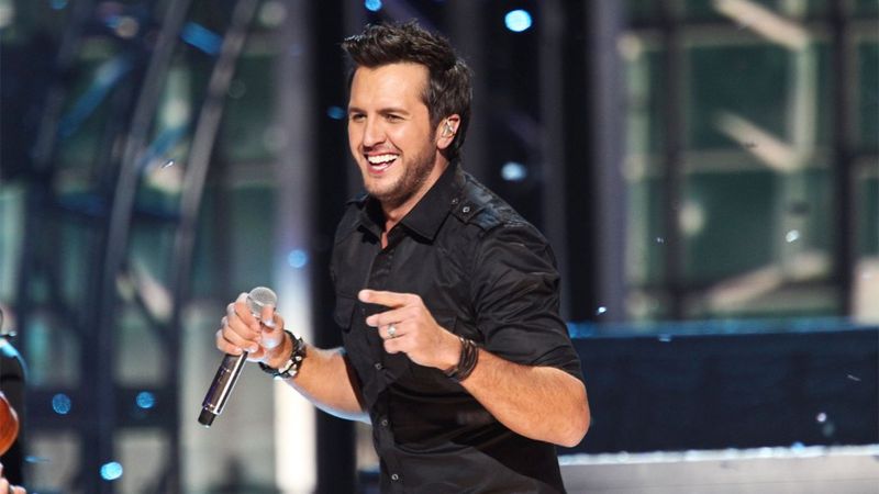 “Country Girl (Shake It for Me)” – Luke Bryan