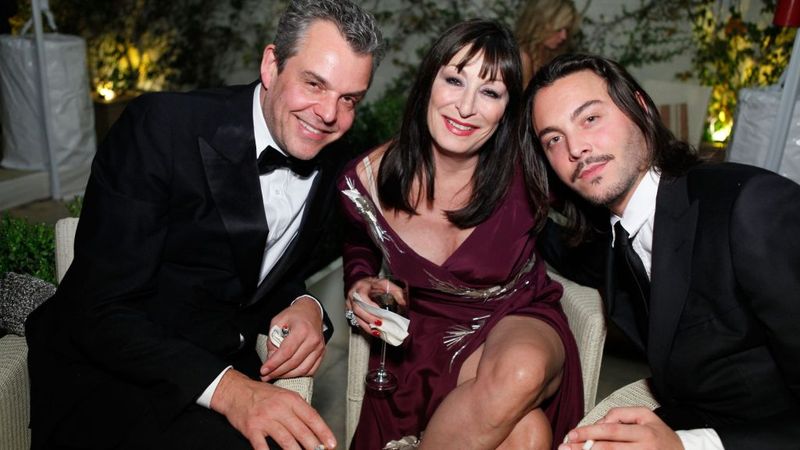 The Hustons: Three Generations of Oscar Gold