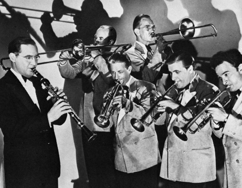 Swing Music Obsession (1930s–40s)