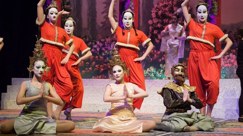 “Small House of Uncle Thomas” – The King and I (1956)