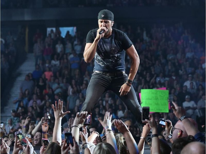 “That’s My Kind of Night” – Luke Bryan