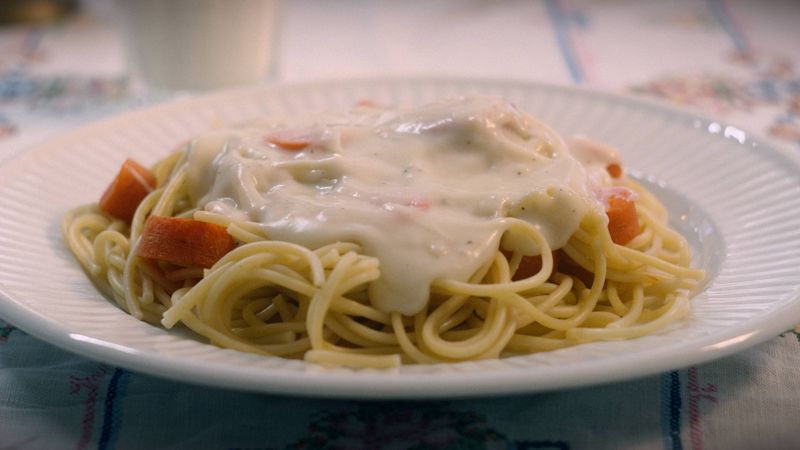 Spaghetti with Carrots & White Sauce