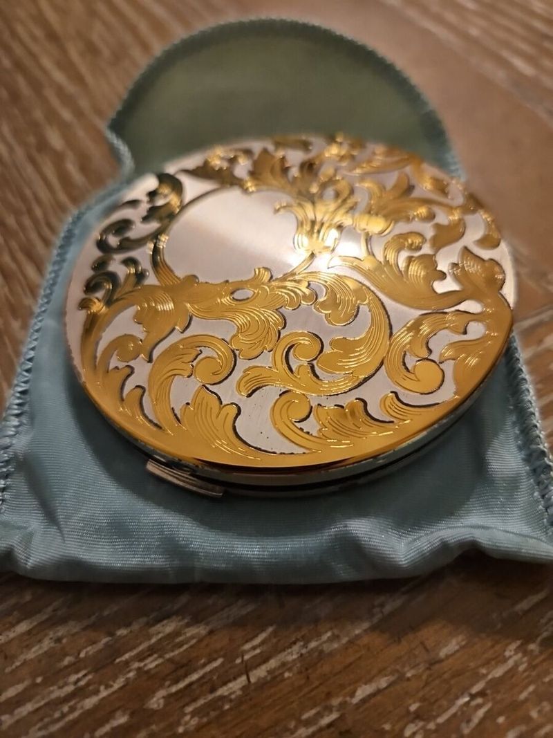Compact Mirrors: Portable Confidence Boosters