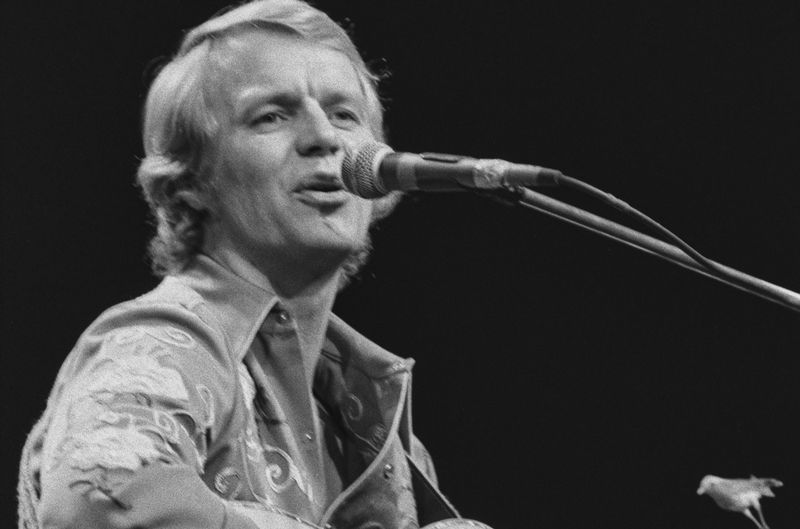 “Don’t Give Up on Us” – David Soul (1976)