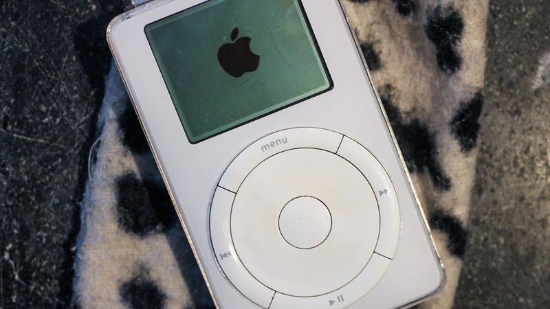 iPod (2001)