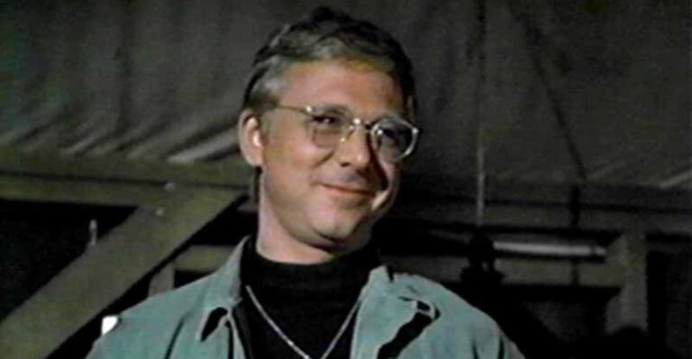 10 MASH Storylines That Vanished Without a Trace