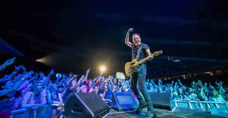 14 Rock Stars from the ’80s Who Still Tour Like It’s 1985