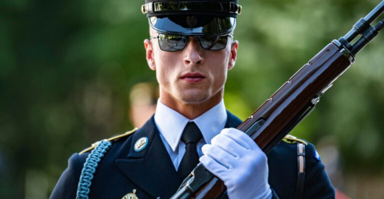 15 Strict Rules Guards At The Tomb Of The Unknown Soldier Follow