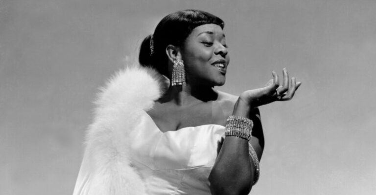 15 Trailblazing Black Female Singers Who Led the Way in the 1950s