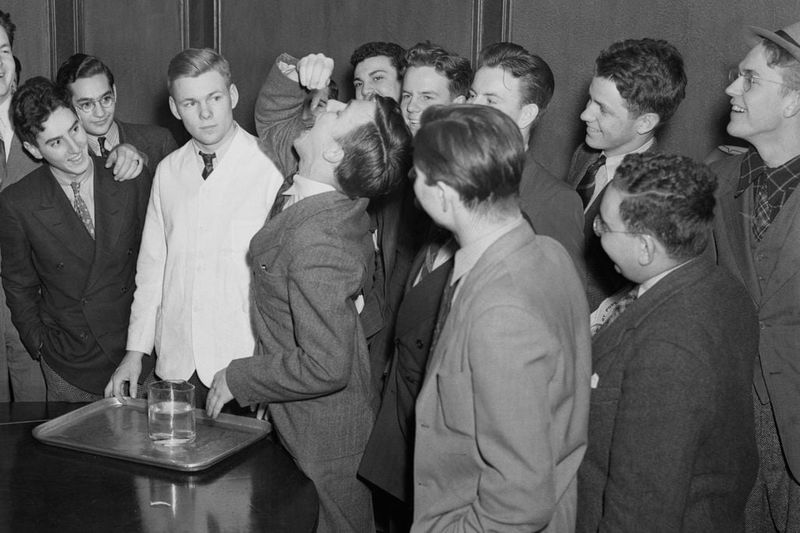 Goldfish Swallowing (1930s, Harvard) 🐟