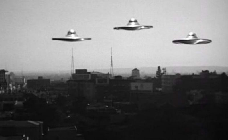 Plan 9 from Outer Space (1959)